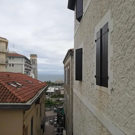 Biarritz, 2 Pieces, 4 Personnes - Fr-1-239-695 *